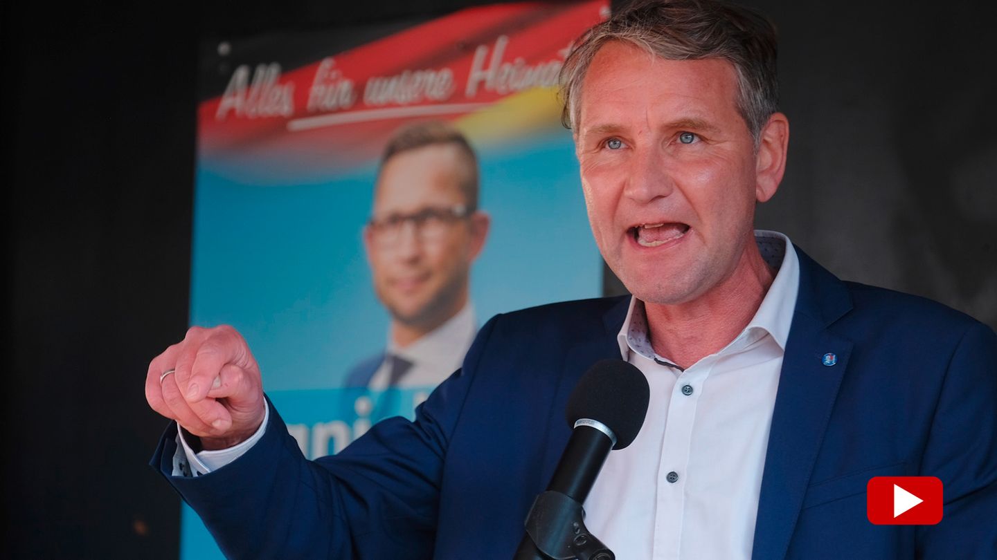 Prozessauftakt in Halle: Szene im Video: Wegen dieser Aussage steht Thüringens AfD-Chef Höcke vor Gericht