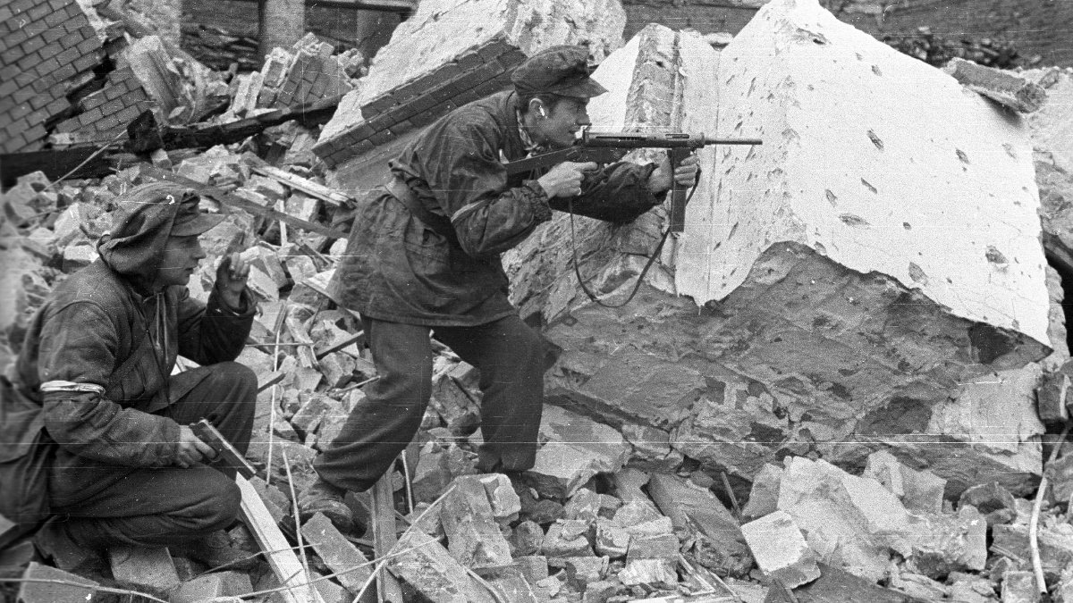 Résistants puis survivants parmi les ruines, l'histoire des «Robinson Crusoé de Varsovie»