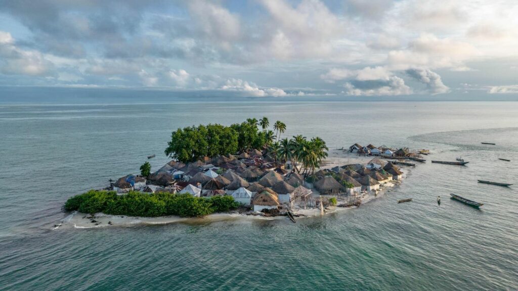 Sierra Leone: Lost Paradise: Wie die Insel Nyangai allmählich im Meer versinkt