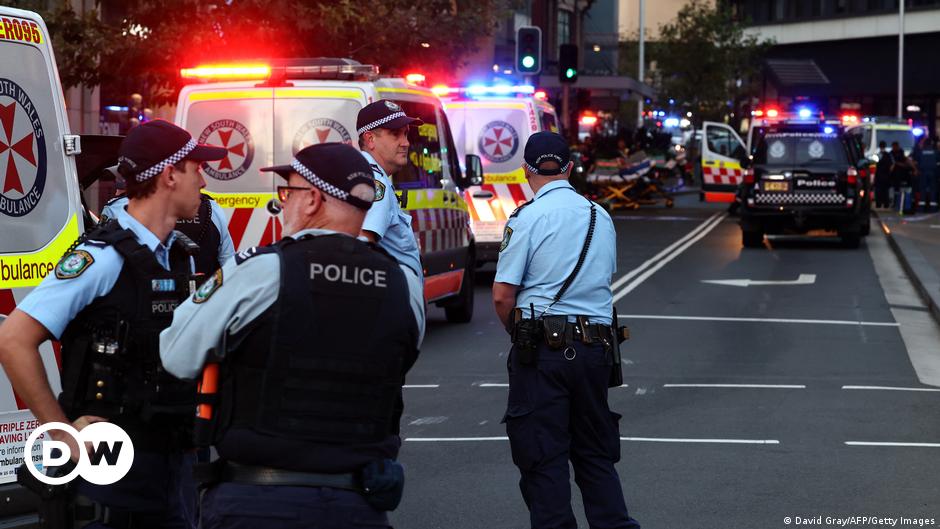 Sydney police say 7 dead after shopping mall stabbings