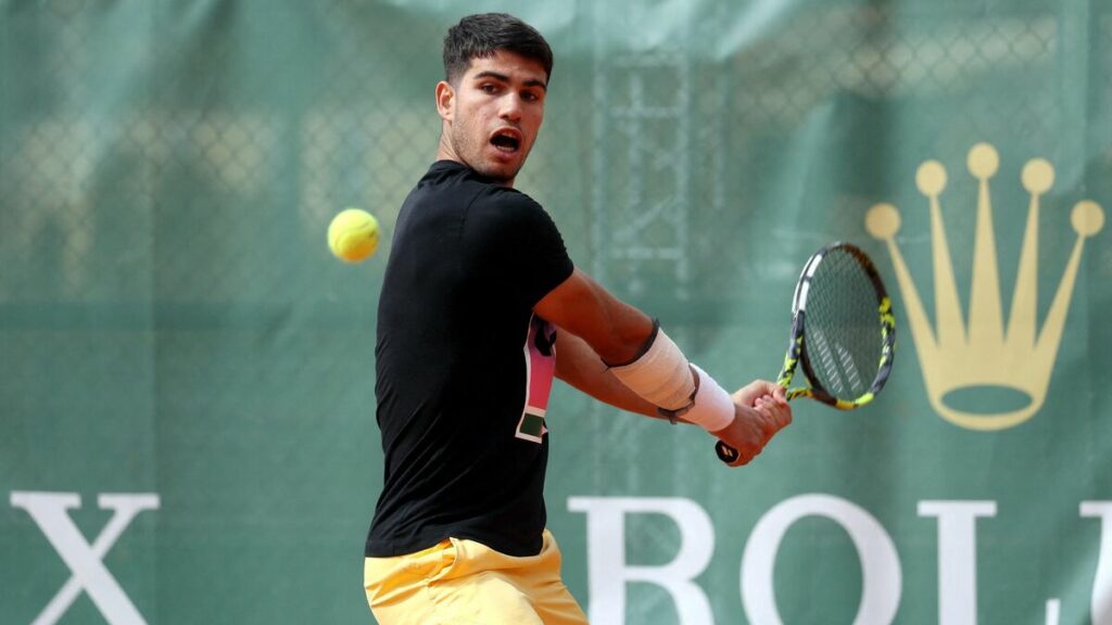 Tennis : le bras bandé à l’entraînement, Carlos Alcaraz inquiète avant le début du Masters 1000 de Monte-Carlo