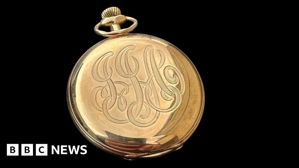 Titanic gold pocket watch sells for £900k