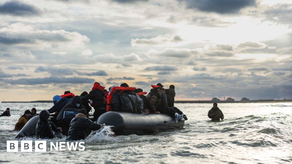 Migrants board a smuggler's boat in an attempt to cross the English Channel, on the beach of Gravelines, near Dunkirk, northern France on April 26, 2024