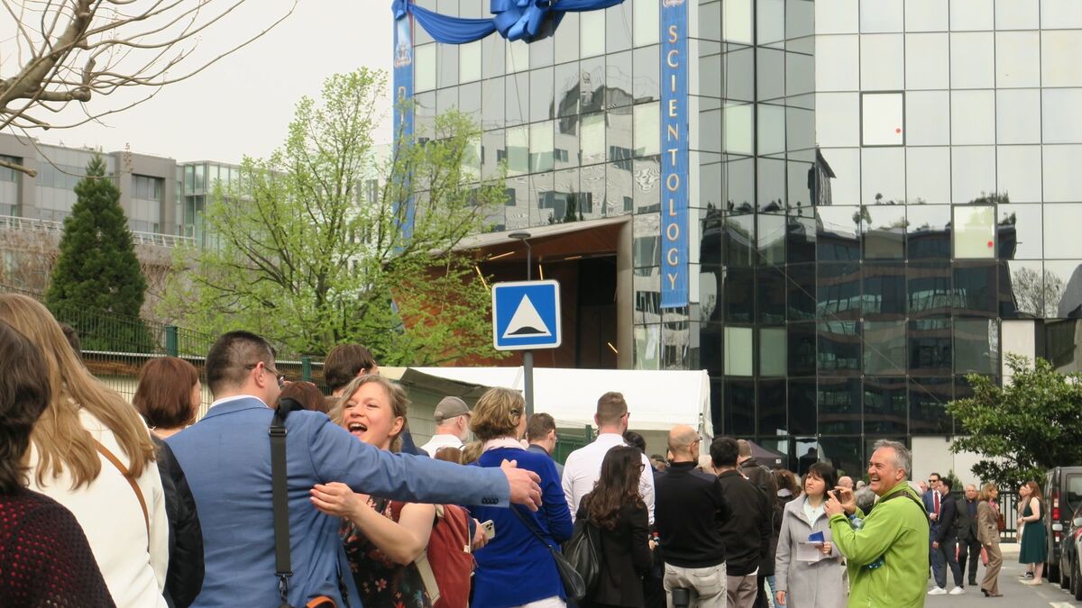 Un endroit choisi « pour faire le buzz » : le siège de la scientologie inauguré près du Stade de France