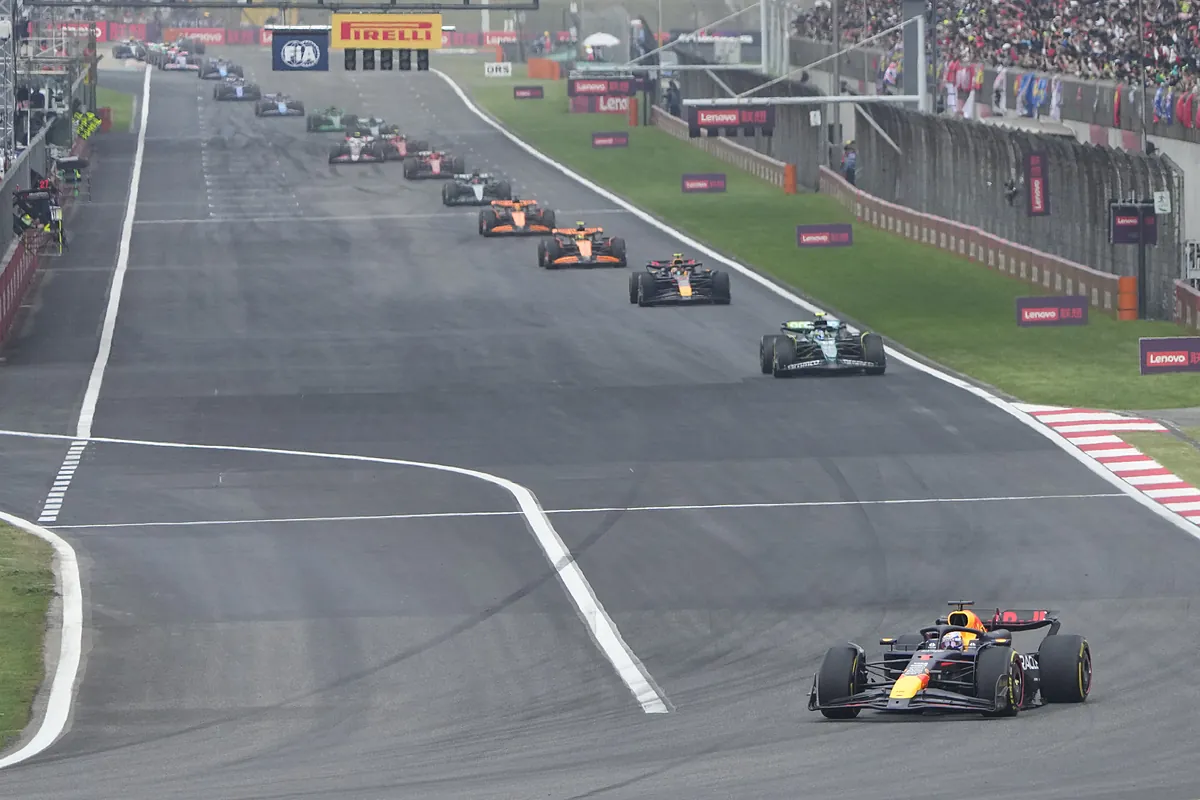 Verstappen no da tregua y Alonso planta batalla en Shanghai