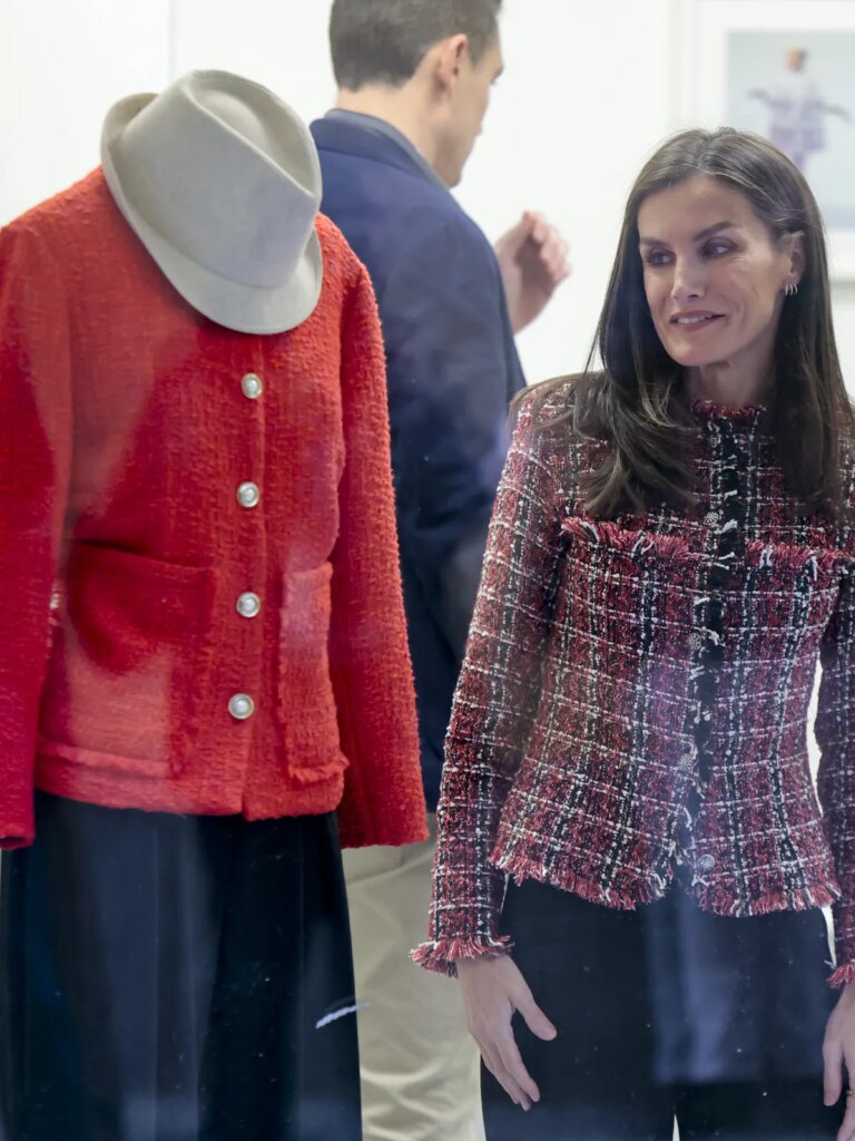 ¿Qué se esconde tras las chaquetas favoritas de la Reina Letizia? El trabajo de supervivientes de la trata y la prostitución recién salidas del infierno