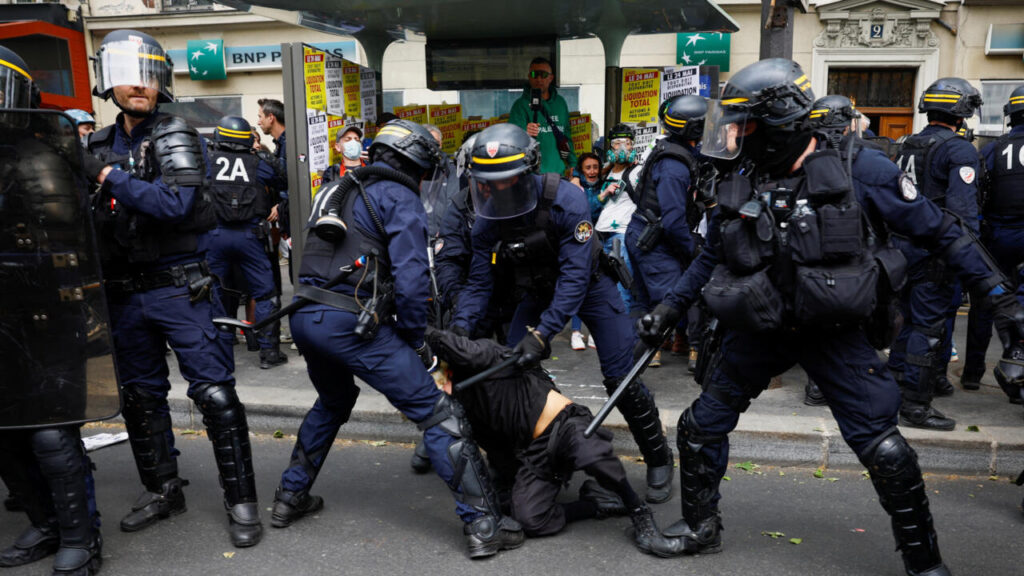 🔴 1er-Mai : tensions entre manifestants et forces de l'ordre dans le cortège parisien