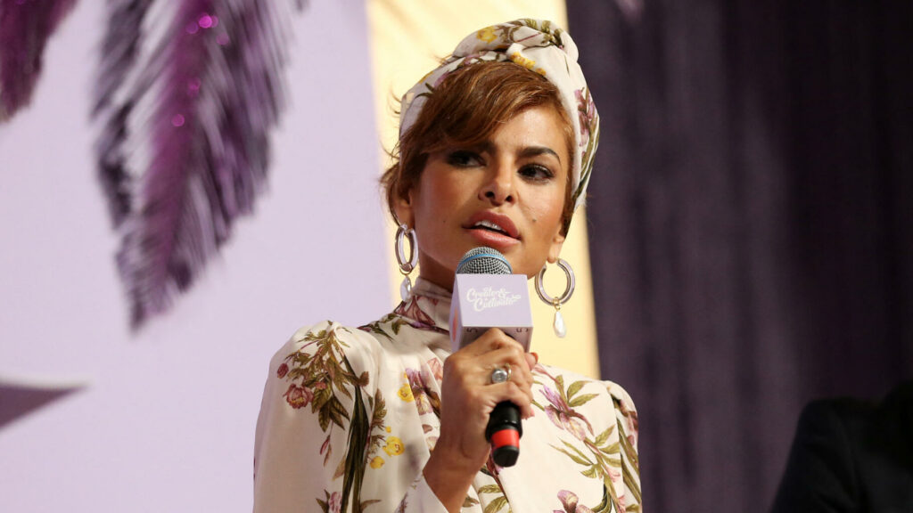 Eva Mendes n’aurait pas pu élever des enfants avant d’avoir 40 ans