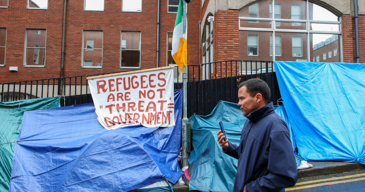 Pourquoi le sort des demandeurs d’asile envenime les relations entre Londres et Dublin