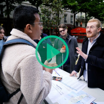 Devant la Sorbonne, on a suivi les vifs débats sur Gaza provoqués par la « table du dialogue » de l’UEJF