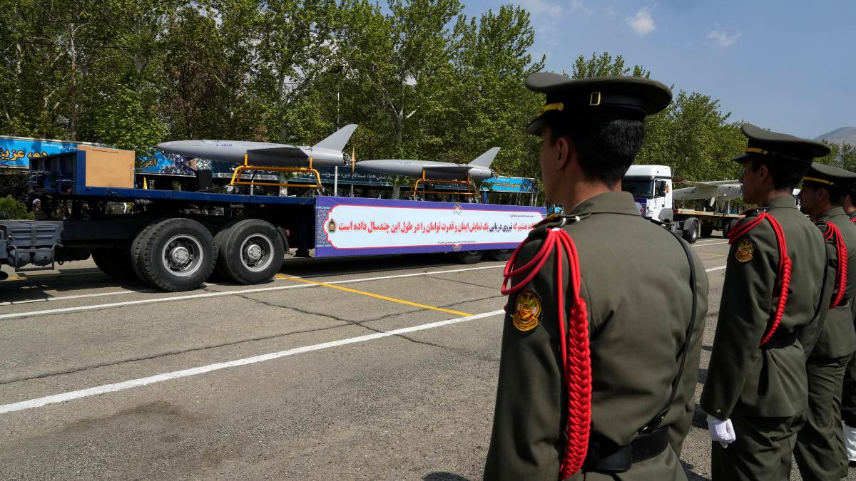 Iran entsendet Kriegsschiff mit Raketen auf Langstreckenmission