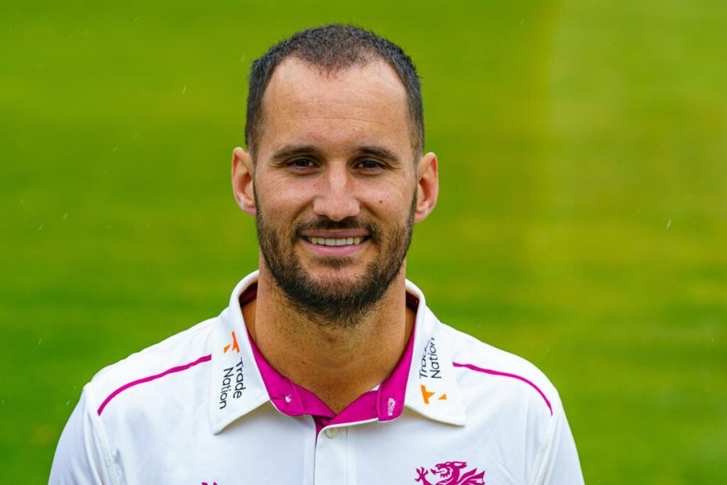 Lewis Gregory stars as Somerset overcome Essex inside two days