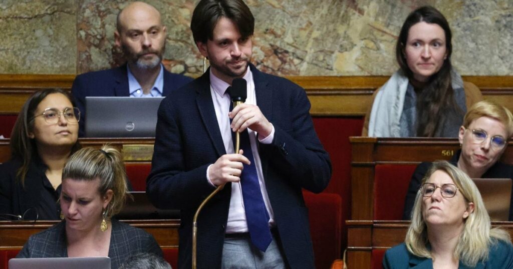 Le député LFI Aurélien Saintoul présente ses excuses le 13 février 2023 à l'Assemblée nationale à Paris