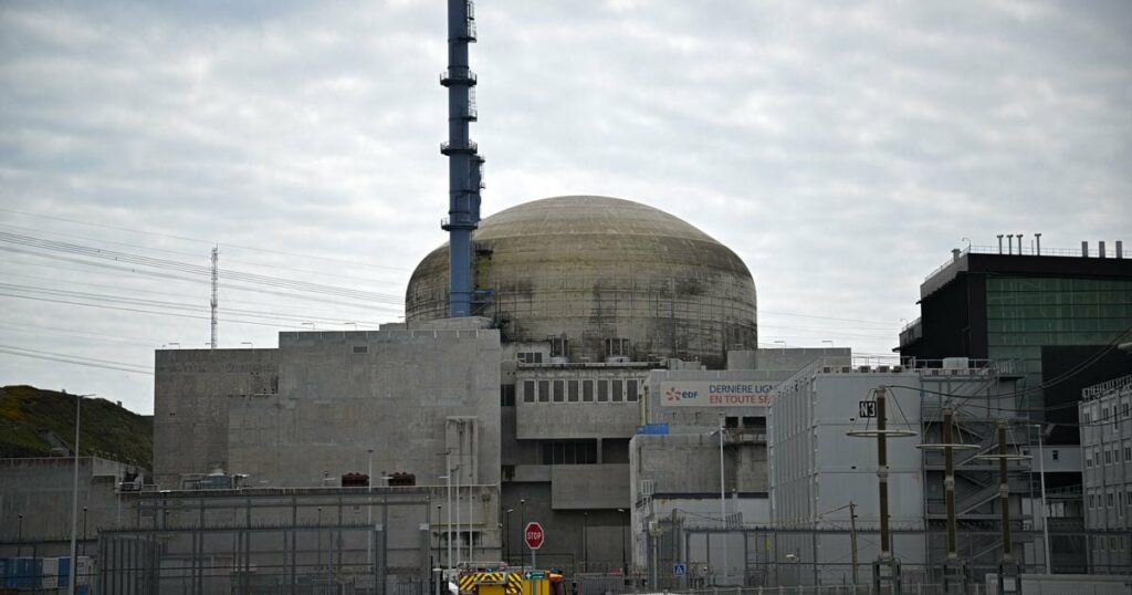 Cette photographie prise le 25 avril 2024 montre la centrale nucléaire de Flamanville, dans le nord-ouest de la France, alors que la centrale nucléaire Flamanville 3 est prête à démarrer.