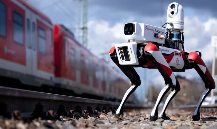 Künstliche Intelligenz: Bahn will Testeinsatz von Roboterhund gegen Vandalismus auswerten