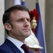 Le président Emmanuel Macron sur le perron de l'Elysée, le 19 février 2024 à Paris