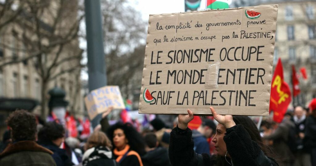 Un manifestant qui soutient la Palestine le 3 février 2024 à Paris