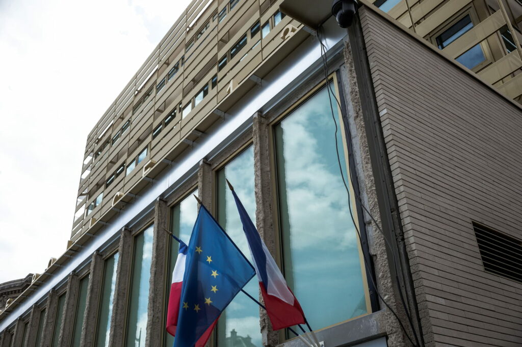 Policiers blessés à Paris : qui est l'homme qui a tiré pendant sa garde à vue ?