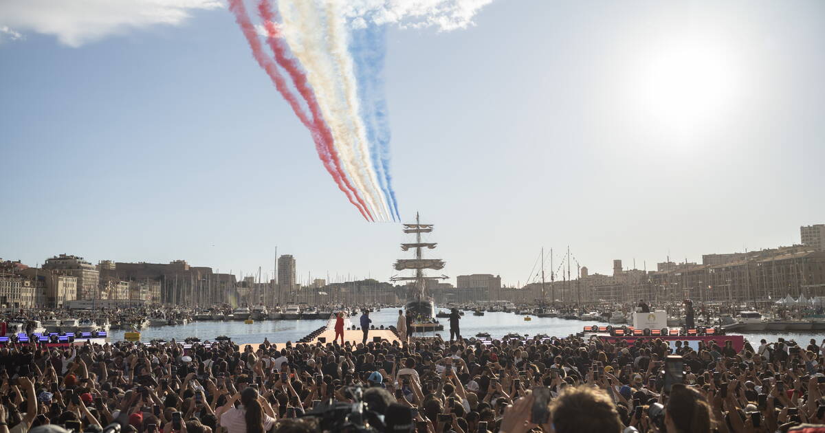 Flamme olympique à Marseille : non, la patrouille de France n’a pas déployé les couleurs de la Russie