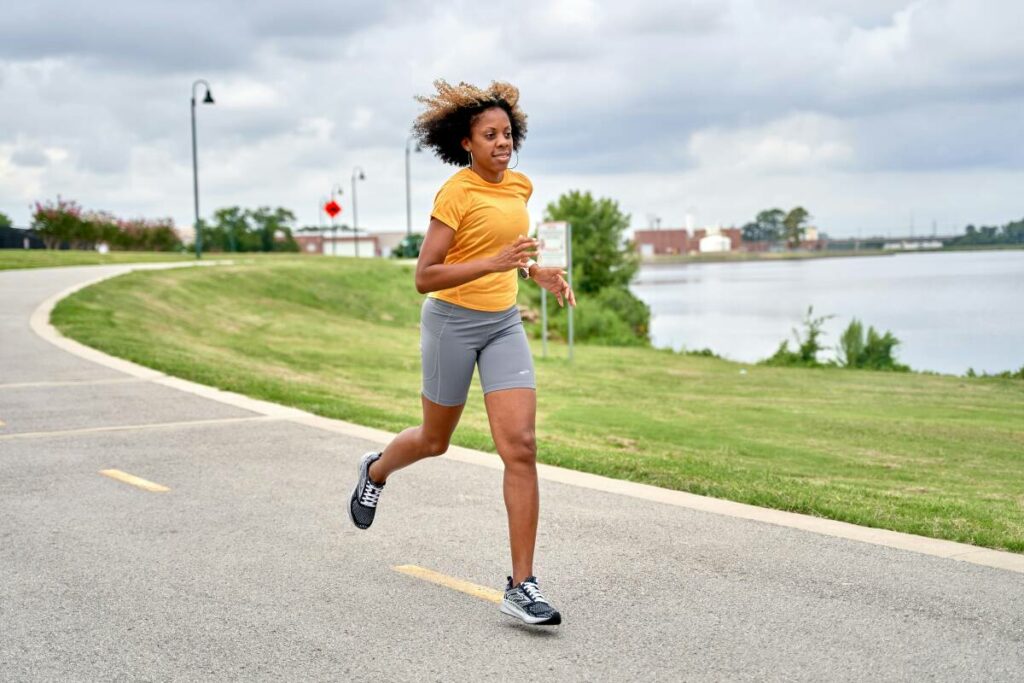 Printemps-été 2024 : comment choisir ses vêtements de running ?