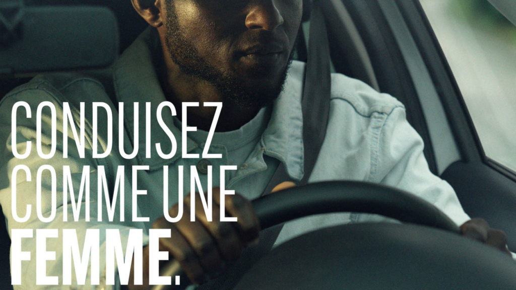 Cette nouvelle campagne de sécurité routière contre-attaque face aux clichés sexistes