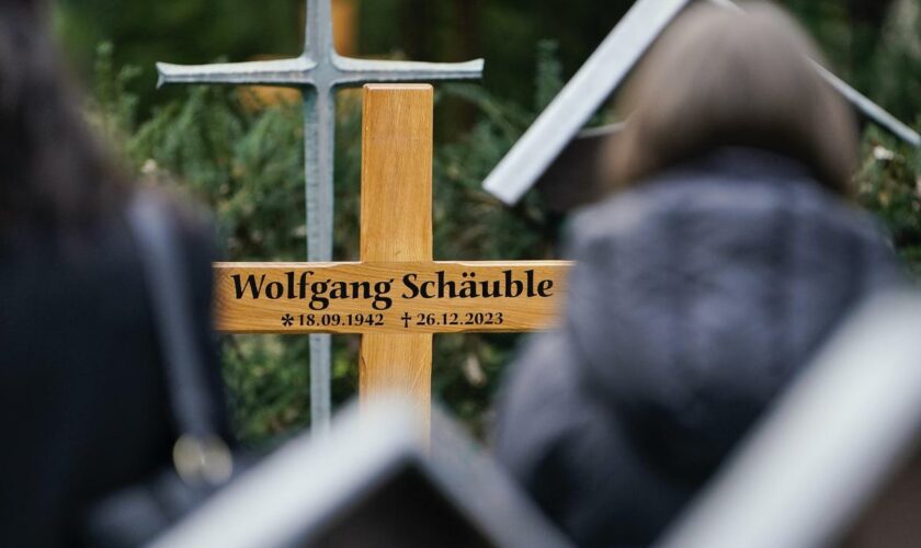 Offenburg: Tiefes Loch an Wolfgang Schäubles Grab entdeckt