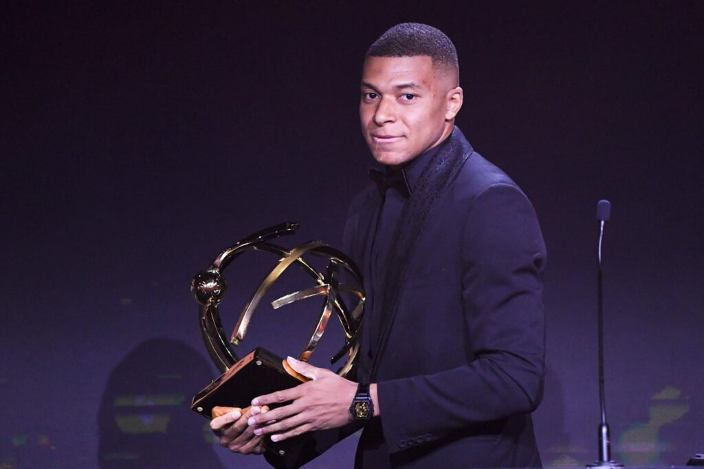 Trophées UNFP : encore sacré, Mbappé fait ses adieux à la Ligue 1 et passe quelques messages