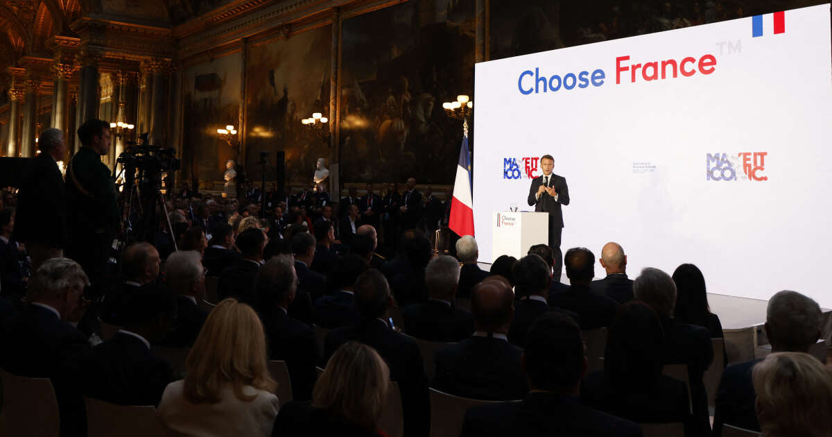 Avec les milliards de Choose France, Emmanuel Macron “s’offre un bol d’air assez rare”