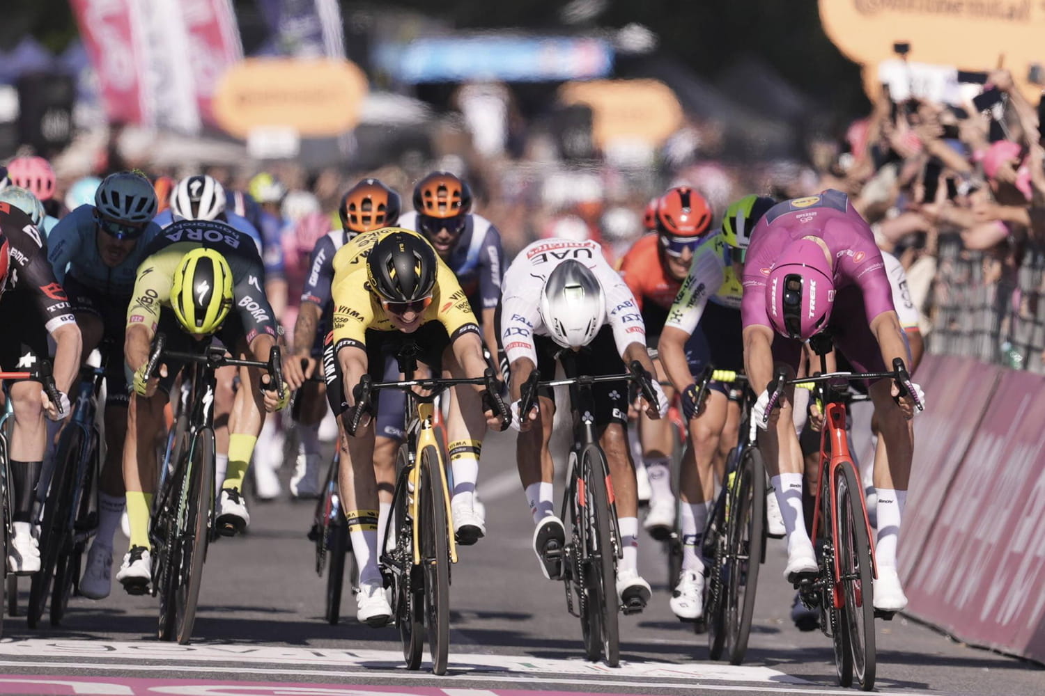 DIRECT. Giro 2024 : une occasion en or pour les sprinteurs, suivez la course