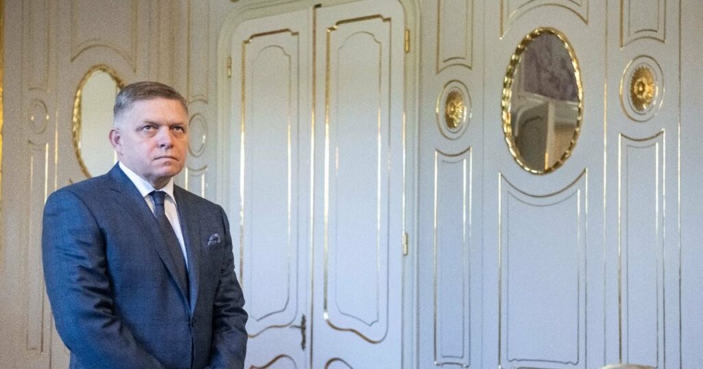 Le populiste Robert Fico avant une rencontre avec la présidente slovaque à Bratislava, le 2 octobre 2023