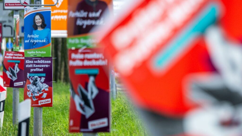 Wahlplakate abgerissen, Pfefferspray eingesetzt – Polizei vermutet rechtsradikalen Hintergrund