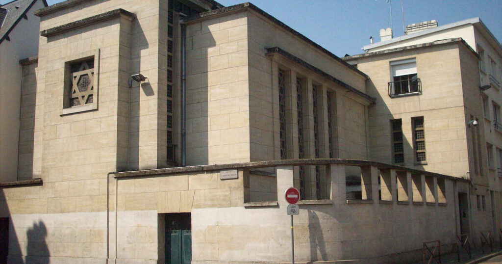 Rouen : un homme armé qui tentait de mettre le feu à une synagogue tué par la police, annonce Darmanin