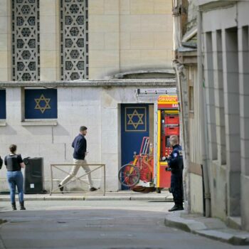 Attaque de la synagogue de Rouen : un homme abattu, des enquêtes ouvertes… Ce que l’on sait