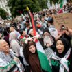 Palästina-Demo zieht durch Berlin – Teilnehmer zeigen Zeichen zur Hamas-Unterstützung