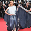 Au Festival de Cannes, Bilal Hassani monte les marches accompagné d’un énorme rouleau de tissu