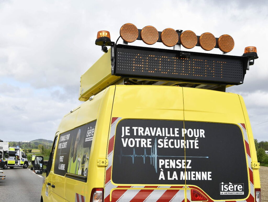 Seine-et-Marne : un mort et des dizaines de blessés après un carambolage sur l'autoroute 104