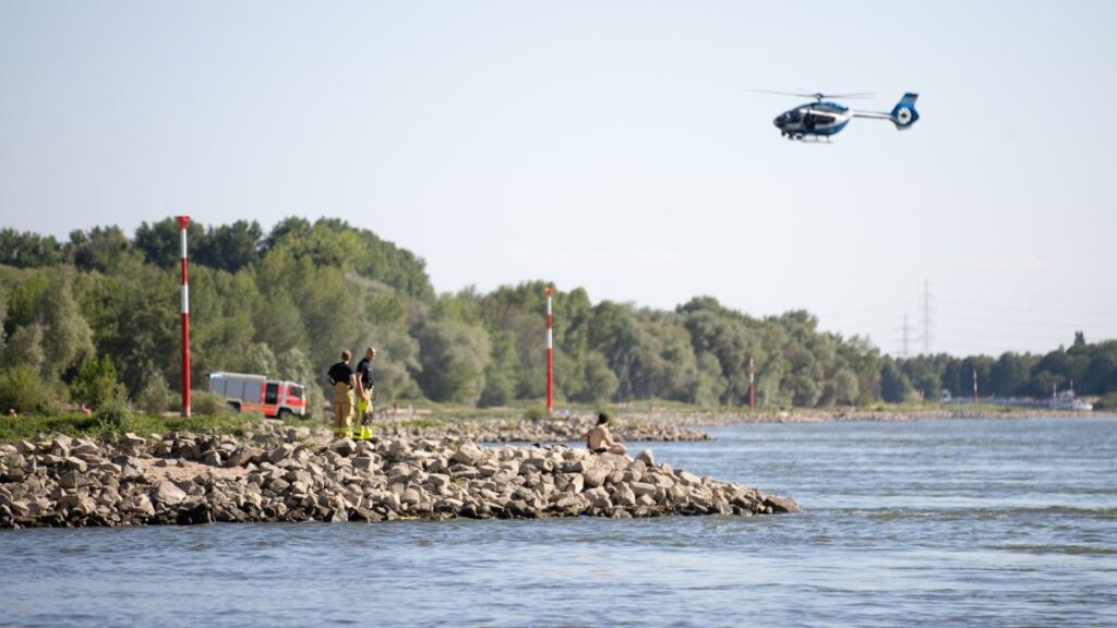 Strömung im Rhein – Mann will seiner Frau helfen und wird nun vermisst