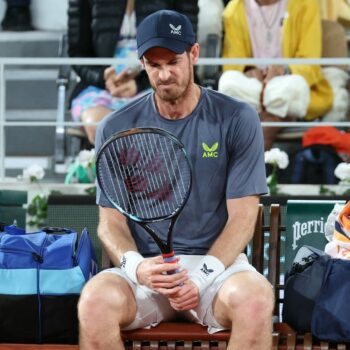 Andy Murray beaten in straight sets by Stan Wawrinka in first round of French Open