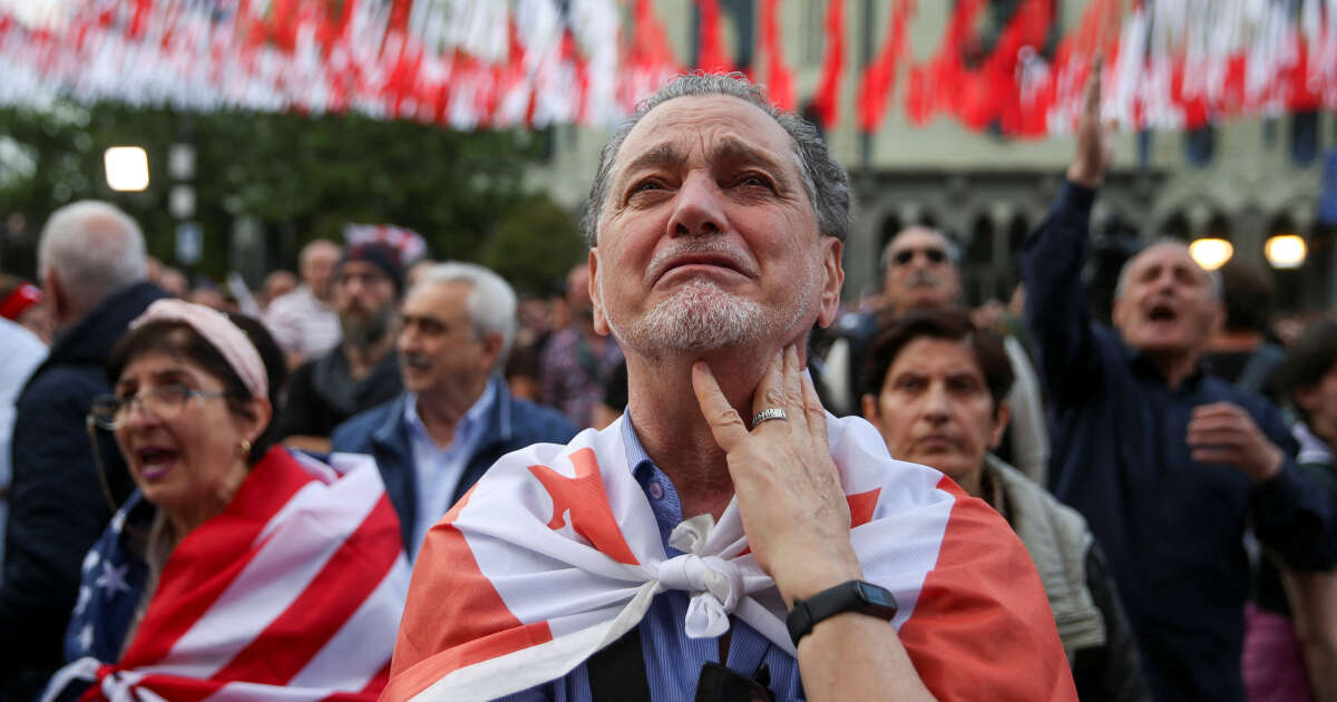 La Géorgie adopte définitivement la loi sur “l’influence étrangère” et s’éloigne de l’UE