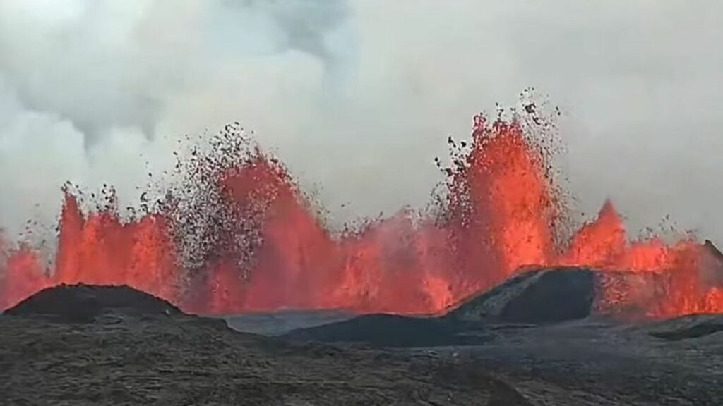 Volcano in Iceland erupts again