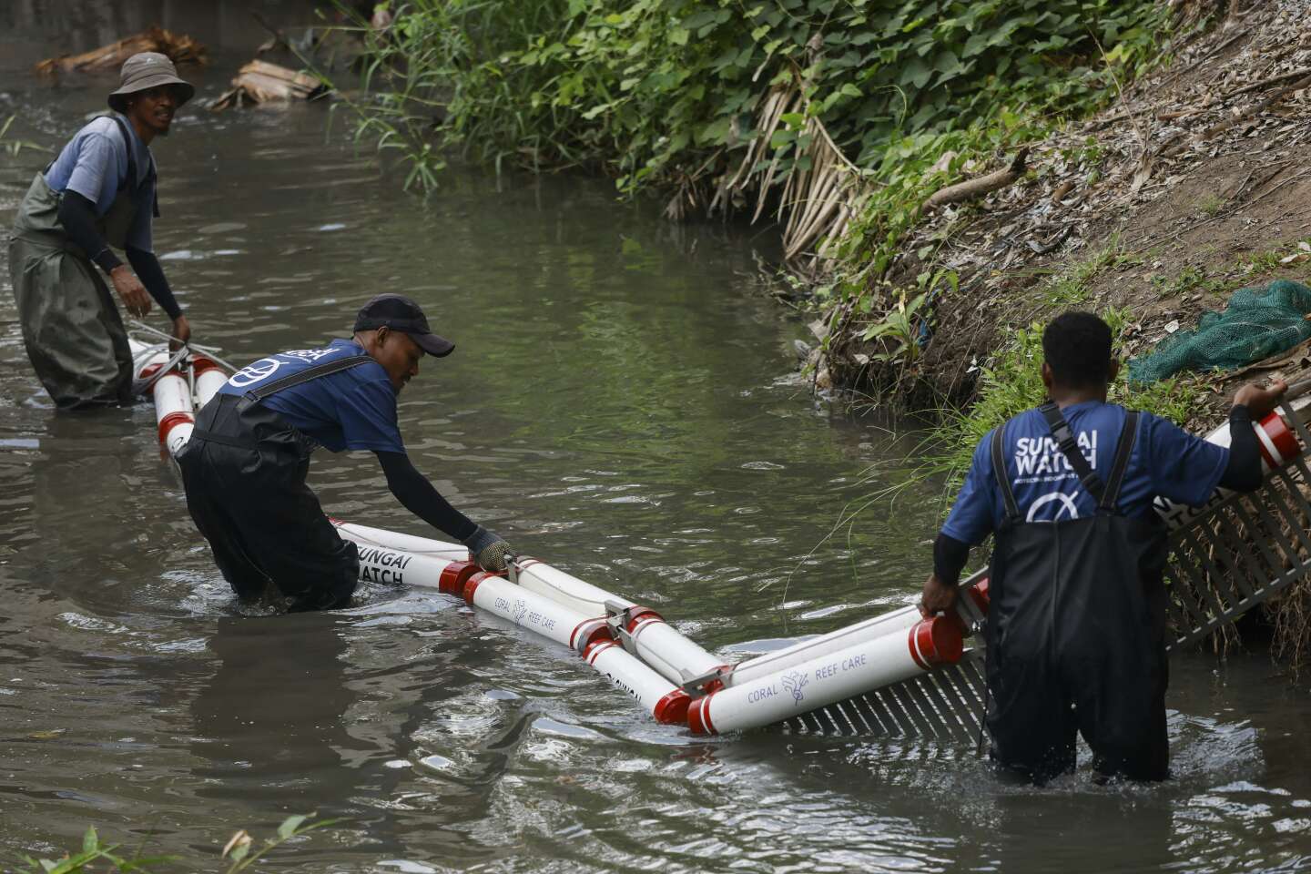 A Bali, le combat sans fin des « guerriers des rivières » contre la pollution plastique