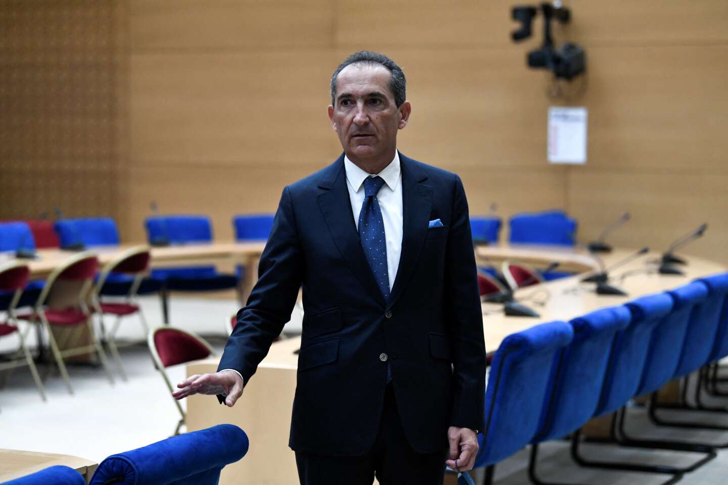 Au milieu de la guerre froide entre Patrick Drahi et ses créanciers, la situation de SFR empire