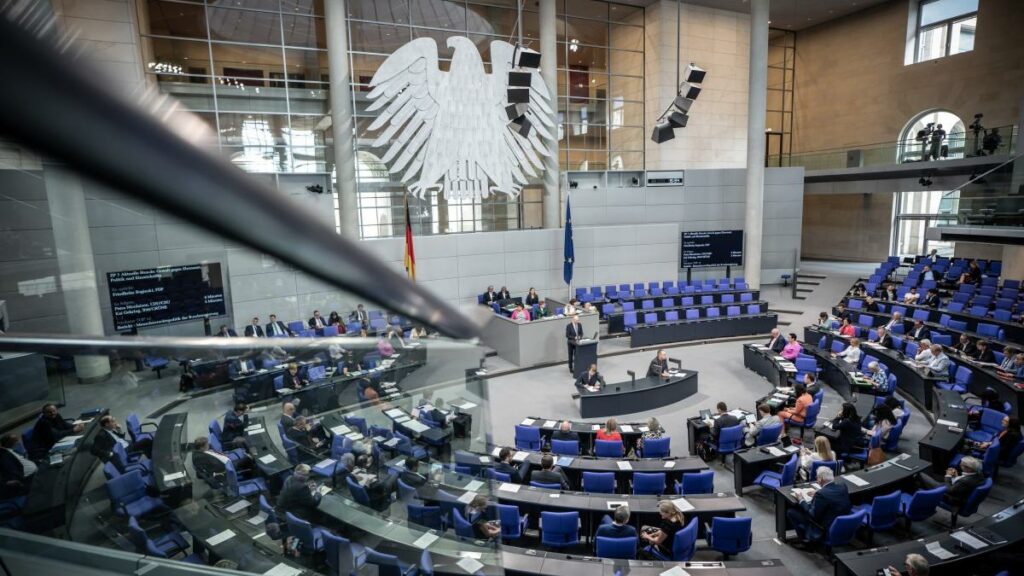 Bundestag debattiert über weniger Bürokratie und politischen Islam