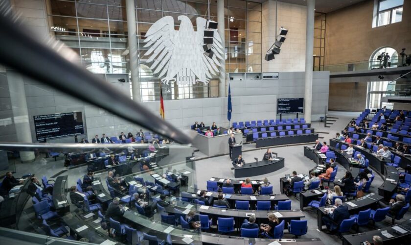 Bundestag debattiert über weniger Bürokratie und politischen Islam