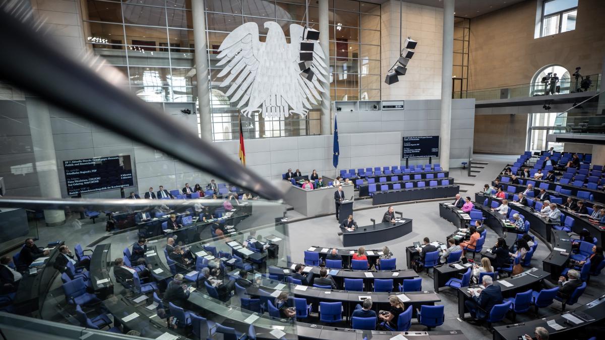 Bundestag debattiert über weniger Bürokratie und politischen Islam