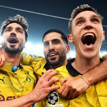 Mats Hummels, Emre Can und Nico Schlotterbeck jubeln für den BVB