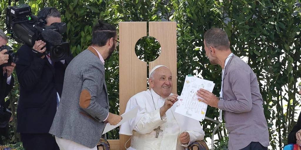 El Papa abraza a un palestino y a un israelí y denuncia «el sufrimiento de los dos pueblos»