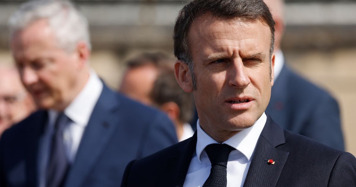 Le président français Emmanuel Macron ors d'un déplacement à Bergerac, dans le sud ouest de la France le 11 avril 2024