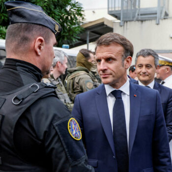 Emmanuel Macron se dit « prêt à débattre » avec Marine Le Pen avant les élections européennes