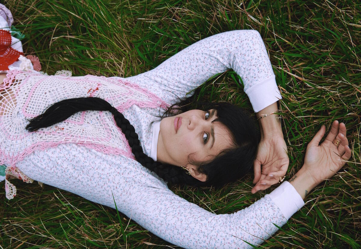 Entre féerie et susurrements, Bat for Lashes est aérienne avec “The Dream of Delphi”